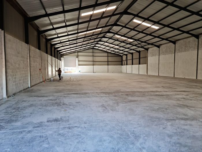 1200m2 Industrial Warehouse To Rent in Blackheath with 3-phase power and amenities.