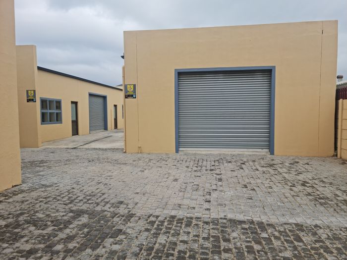 Industrial Property To Rent in George Park: 553m2 with office, yard, and amenities.