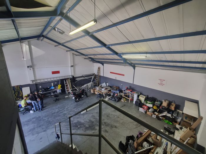 186m² Industrial Warehouse To Rent in Stikland with parking and office space.