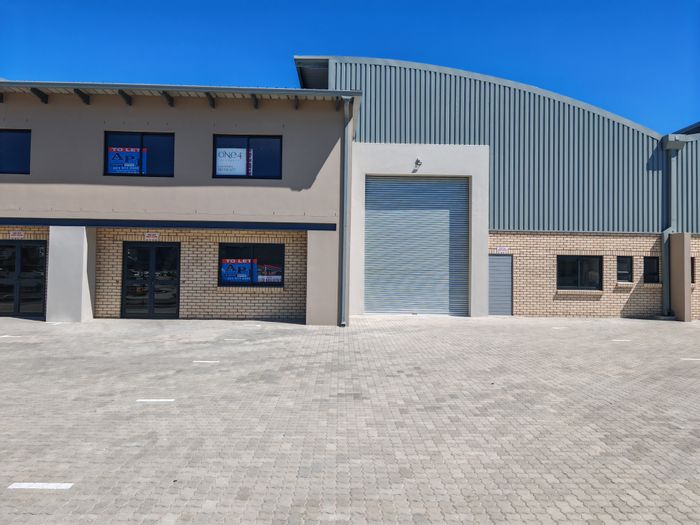 Industrial Warehouse To Rent in Firgrove: 768m², 24/7 security, easy N2 access.