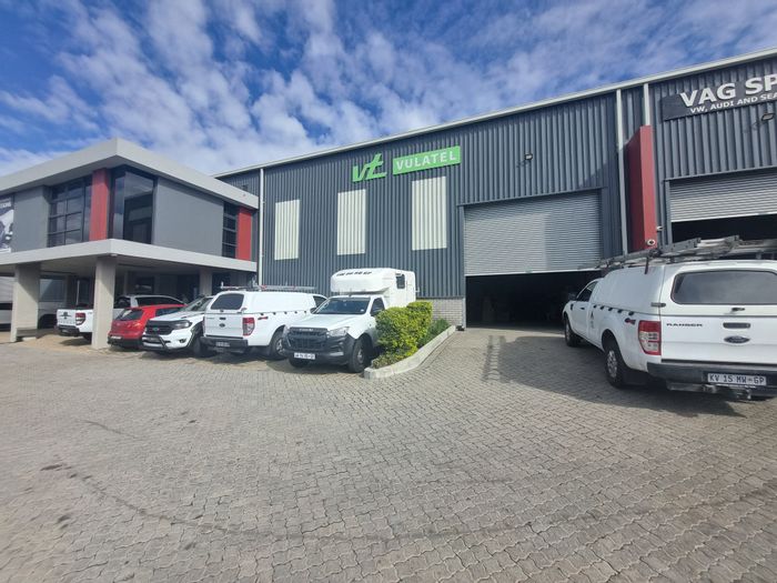 494m2 Industrial Offices To Rent in Stikland with ample parking and facilities.