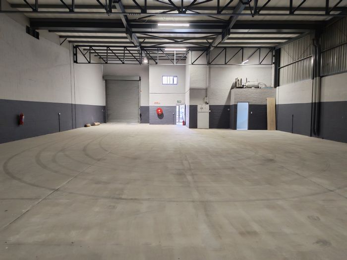 547m² Industrial Warehouse To Rent in Stikland Industrial with secure access and offices.