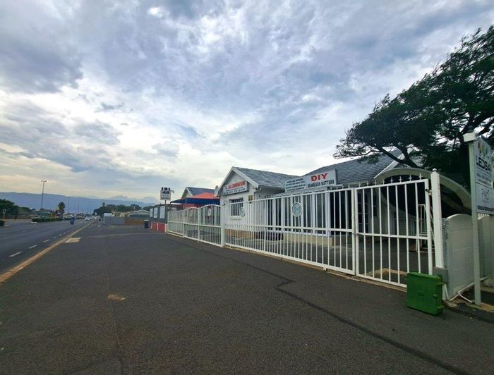 House for Sale in Van Ryneveld: Prime location, flexible layout, secure parking available.