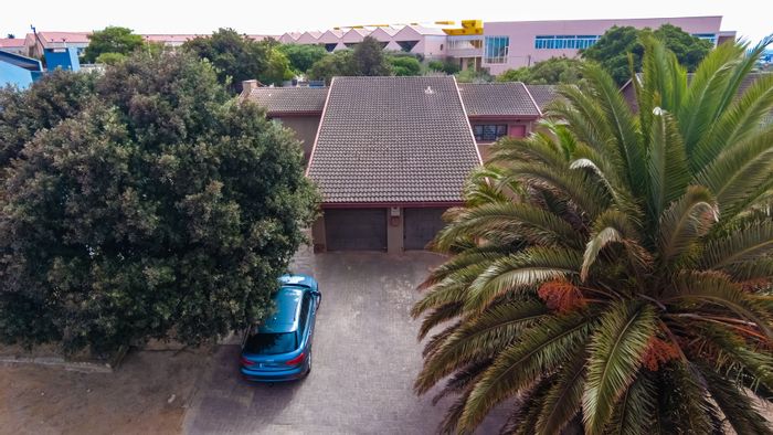 Vredenburg Central House For Sale: 3 bedrooms, braai room, spacious backyard, ideal location.