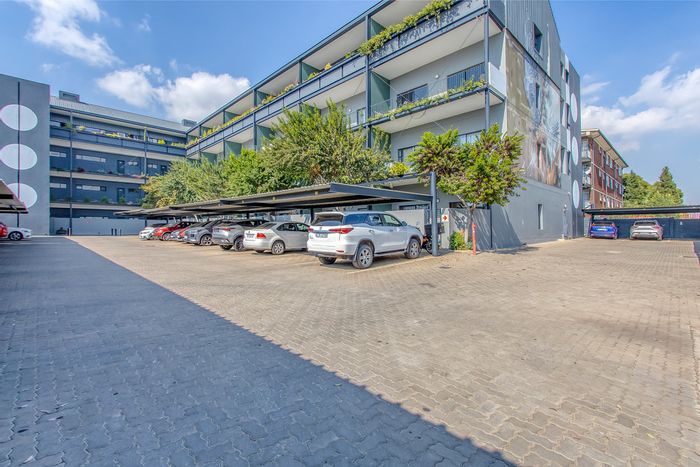 Linden Apartment For Sale: Ground floor, patio, storerooms, 24-hour security.