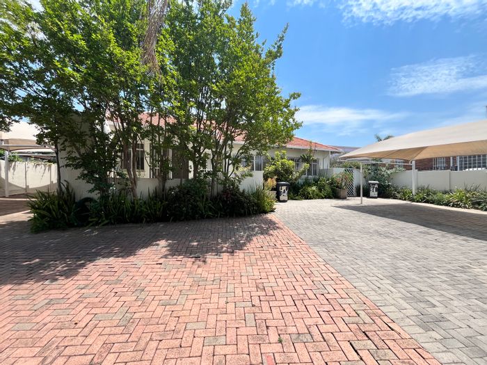 Townhouse To Rent in Franklin Roosevelt Park: 2 beds, private garden, built-in braai.