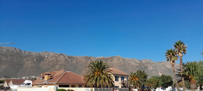 Versatile Dobson house for sale with flatlets, pool, and rental income potential.