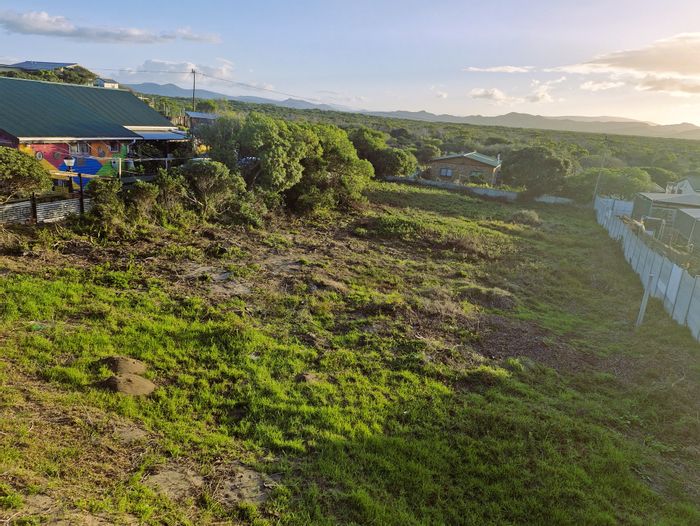 Vacant Land Residential in Pearly Beach For Sale - 930m², fully serviced, prime location.