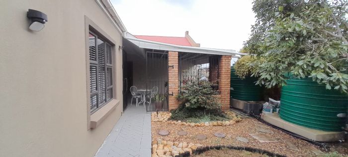House For Sale in Admirals Park: Open-plan living, pet-friendly garden, secure parking.