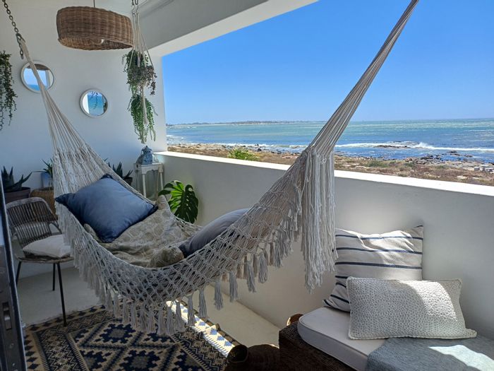 Beachfront house in Sandy Point Beach Estate with private pool and direct access. For Sale.