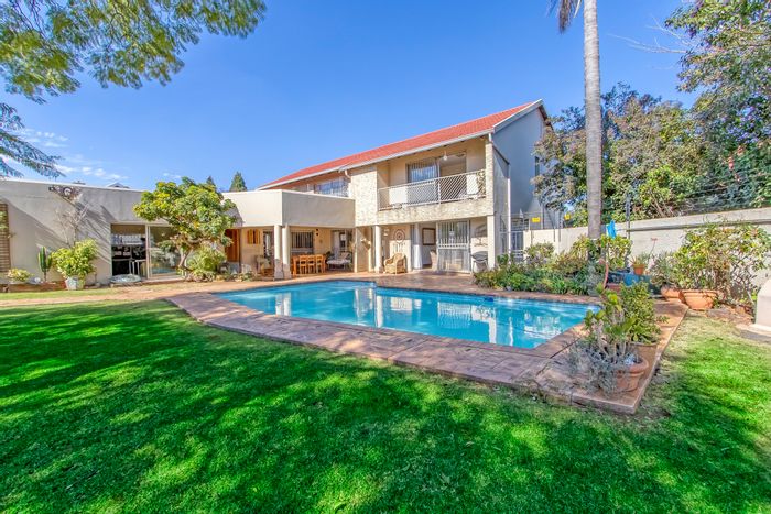 For Sale: Spacious Florida Park house with pool, office, and security features.