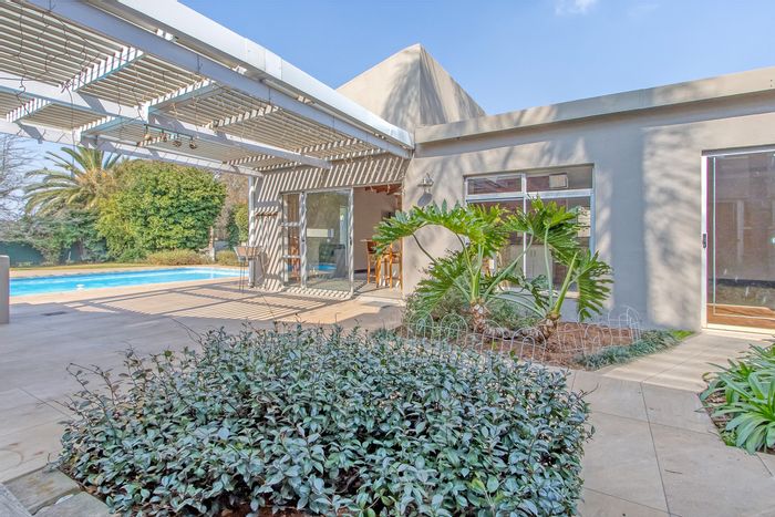Linden House For Sale: 4 beds, pool, cottage, borehole, ample parking.