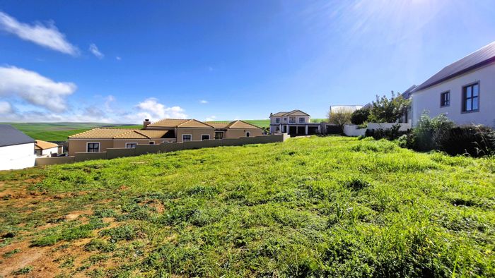 For Sale: Vacant Land Residential in Mount Royal Golf Estate, 992m² with golf access.