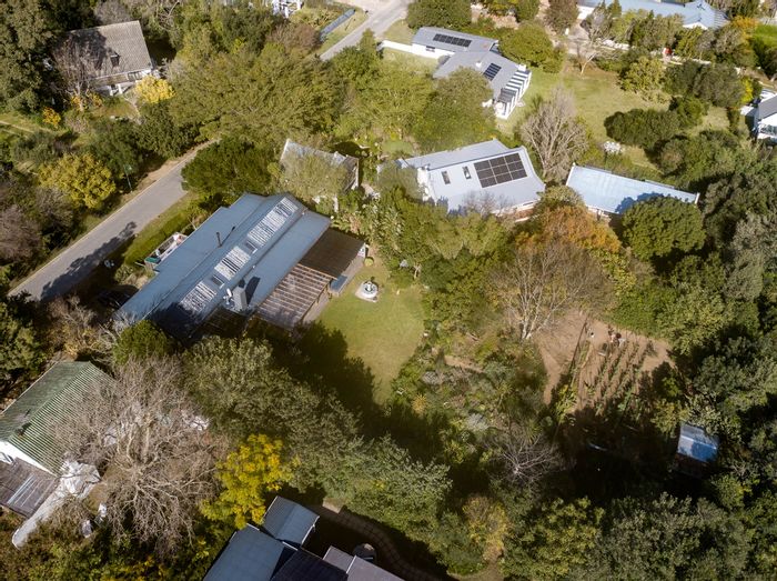 For Sale: House in Stanford Central with garden, patio, solar panels, and garage.