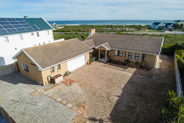 Yzerfontein Central House For Sale: Sea views, green belt, flatlet, outdoor braai.