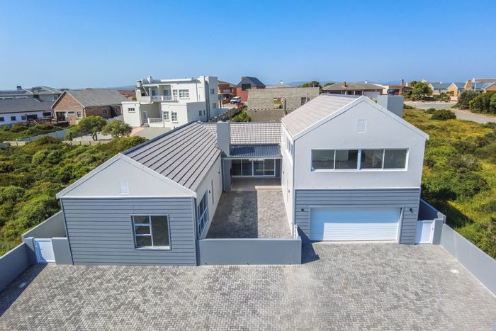 For Sale: House in Yzerfontein Central with beach access, entertainment areas, and spacious layout.