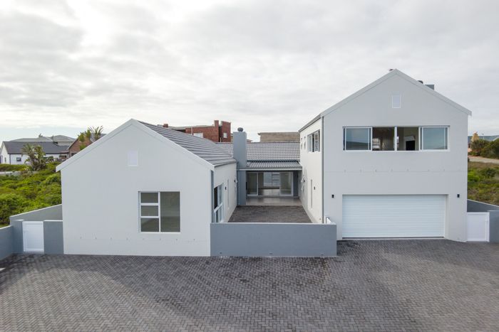 Yzerfontein Central House for Sale: Beach Proximity, Sea Views, and Modern Amenities