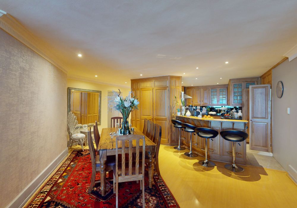 Dining area - open plan kitchen