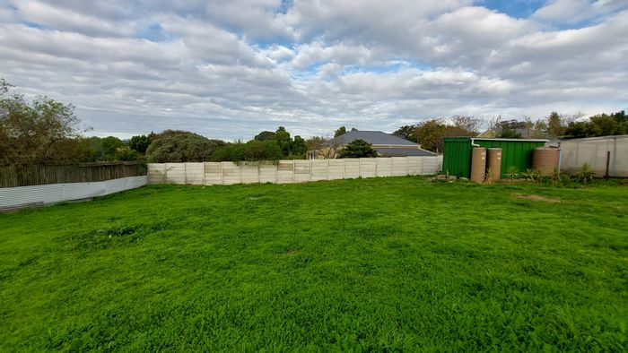 Darling Central Vacant Land: Sustainable Living with Greenhouse, Water Tanks, and Scenic Views