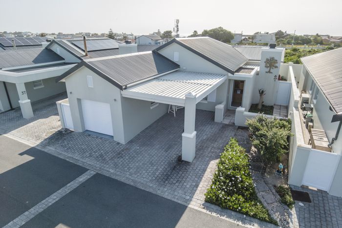 Pet-friendly house for sale in Yzerfontein Central with 24-hour security and fiber.