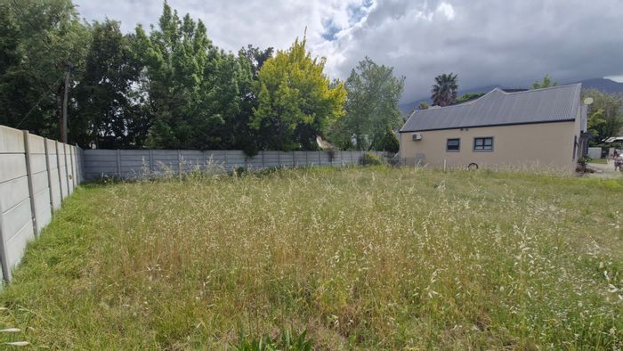 Vacant Land Residential for Sale in Villiersdorp Central with river access and no timelines.