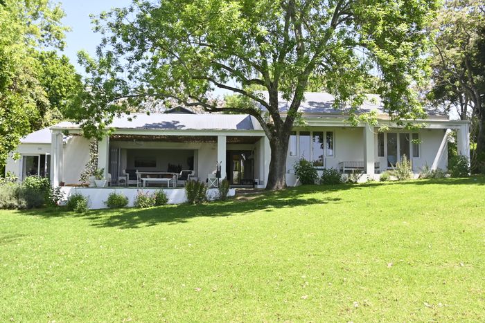 Charming small holding in Stellenbosch Farms with pool, paddocks, and guest cottage. For Sale.