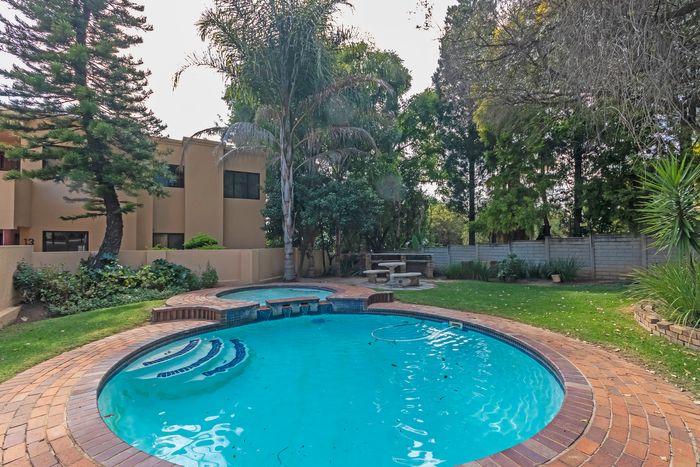 Ferndale Apartment For Sale: Pool, braai area, private patios, ideal for investors.