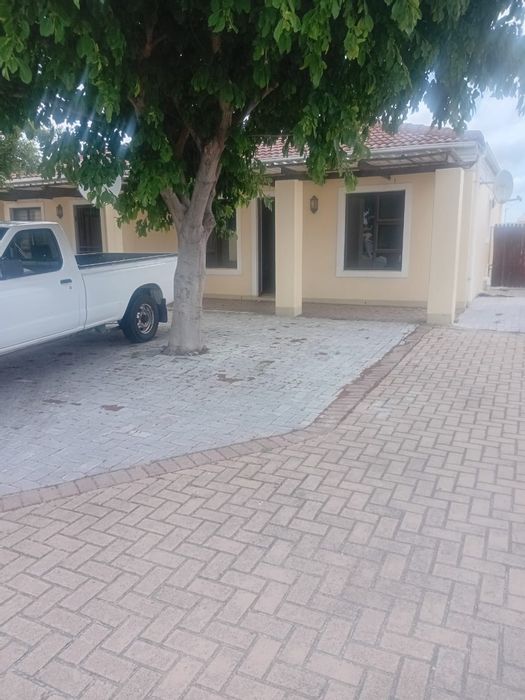 Spacious Stellendale house for sale with large yard and convenient amenities.