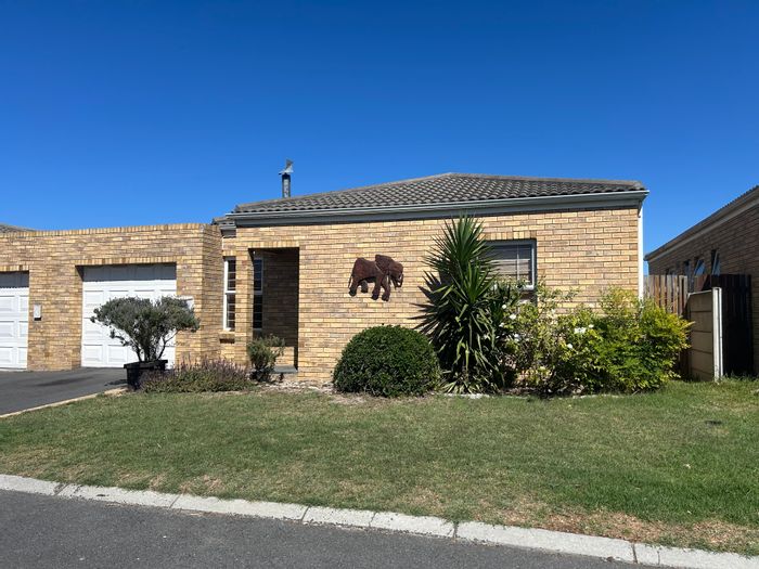 For Sale: House in Jagtershof with 3 bedrooms, braai area, and drive-through garage.