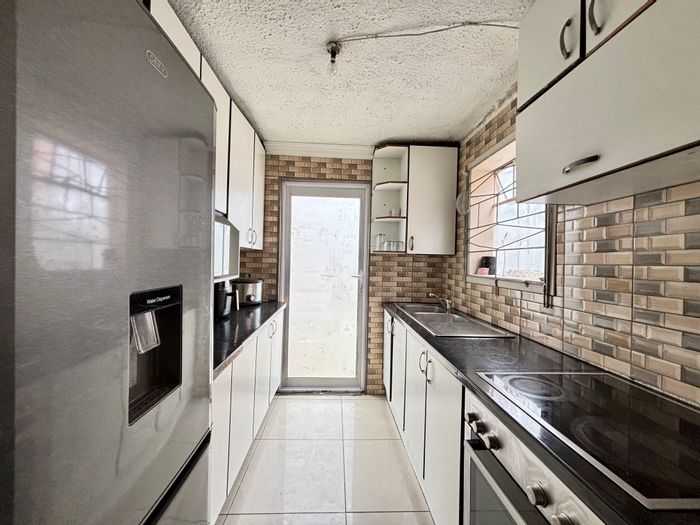For Sale: 3-Bedroom Townhouse in Tafelsig with secure parking and outdoor space.