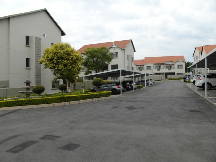 Broadacres Apartment For Sale: 2 beds, pool, clubhouse, pet-friendly, secure complex.