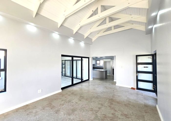 For Sale: House in Paarl South with air-conditioning, garden, and 24-hour security.