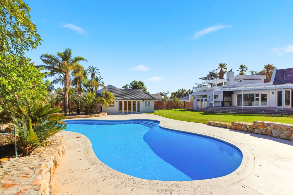 Summer house, pool and main residence
