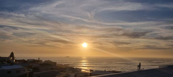 For Sale: House in Yzerfontein Central with ocean views, walkable amenities, redevelopment potential.