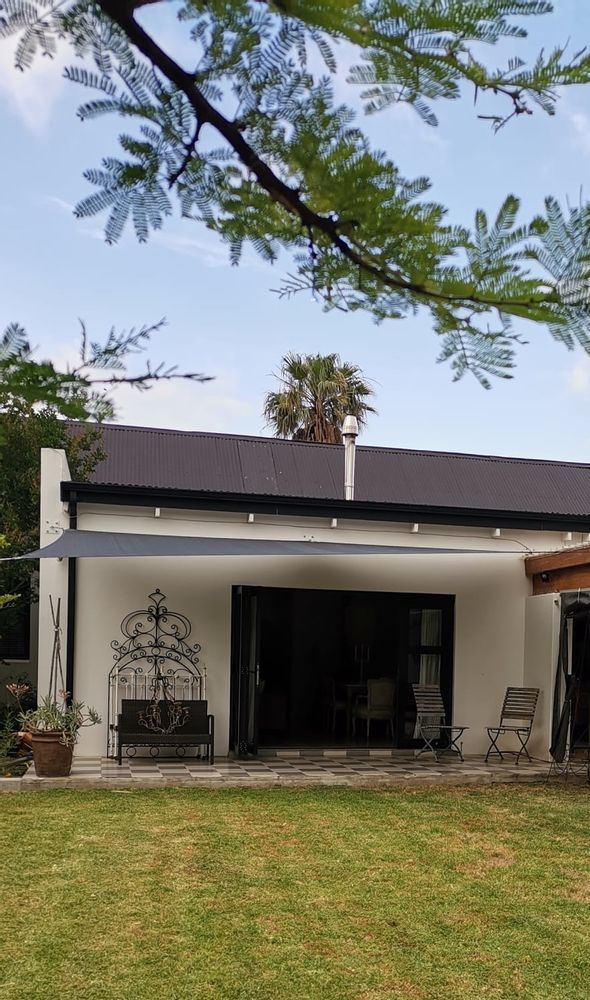 Stack doors from lounge