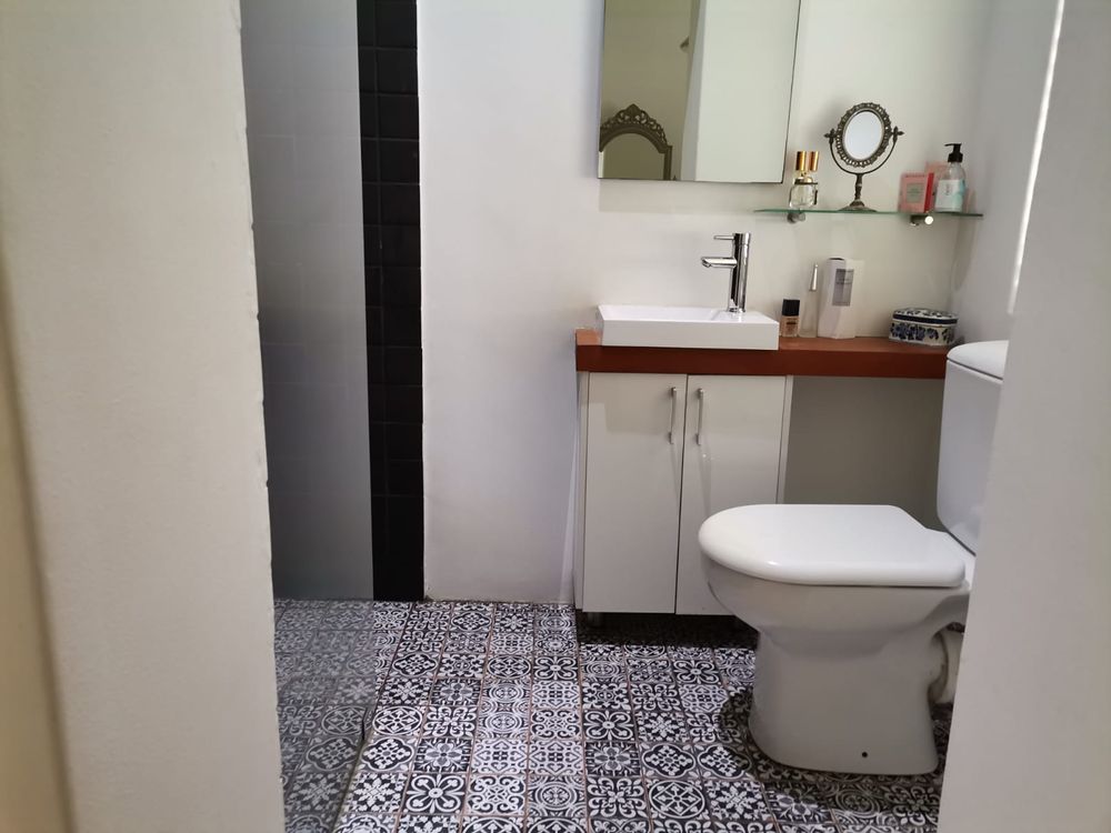 Main ensuite bathroom - shower, toilet, basin