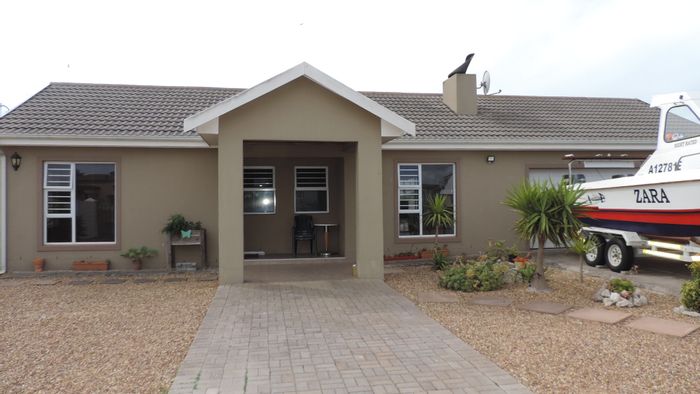 For Sale: House in Country Club with open plan living, braai room, and double garage.