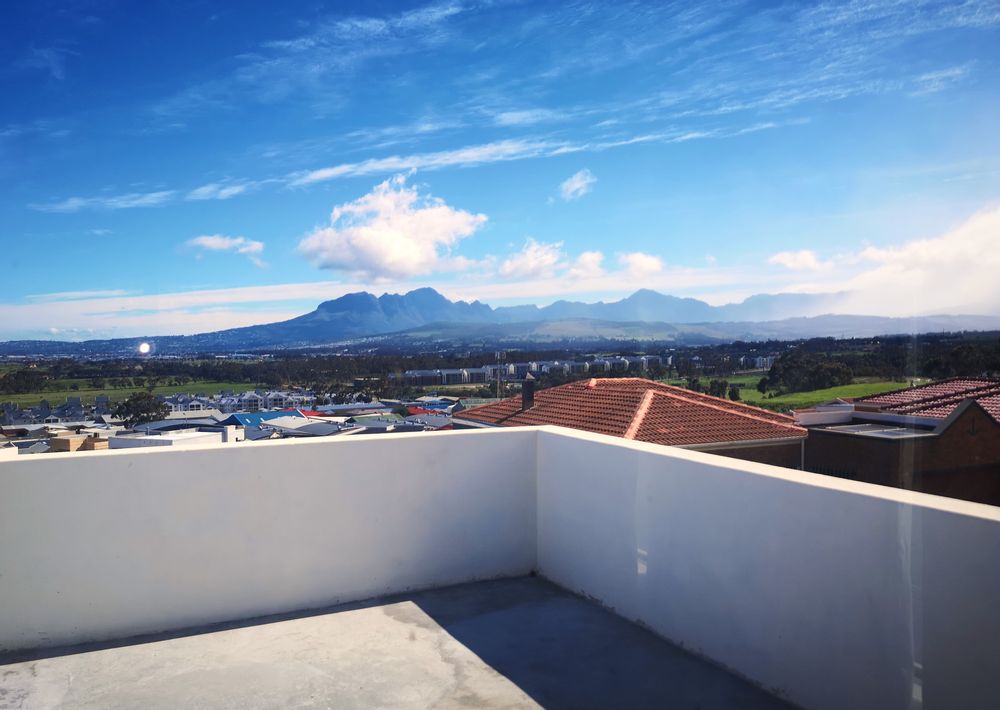 House for Sale in Mountainside 4 bedrooms, sea views, double garage