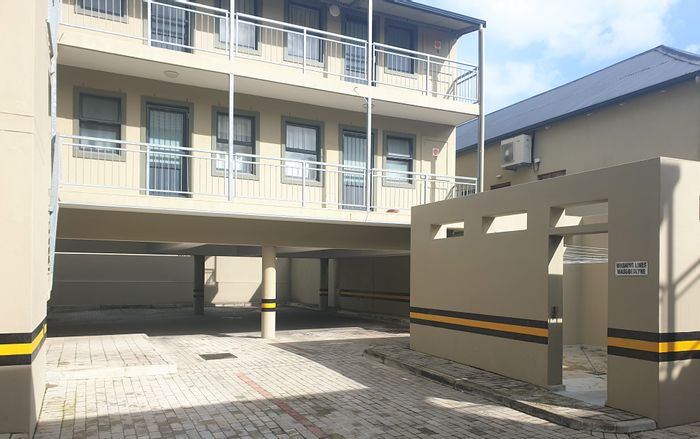 Paarl North Apartment For Sale: Secure Block, Mountain Views, Convenient Location