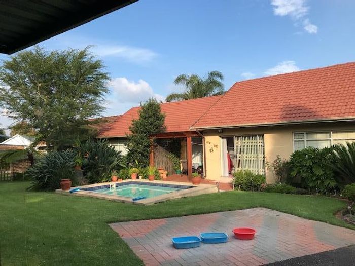 Property #CCH863, House for sale in Van Riebeeck Park