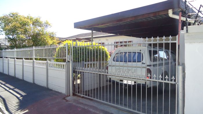 Glenlilly House For Sale: 4 bedrooms, outdoor braai, secure parking, and workshop.