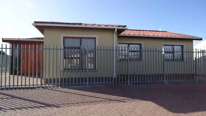 For Sale: House in New Macassar Village, 3 Bedrooms, Open Space, Corner Plot.