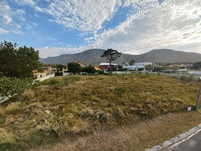 Vacant Land Residential For Sale in Heuningkloof with mountain views and adjacent plot available.