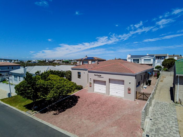 House For Sale in Yzerfontein Central: 3 Bedrooms, Pool, Study, Beach Access.