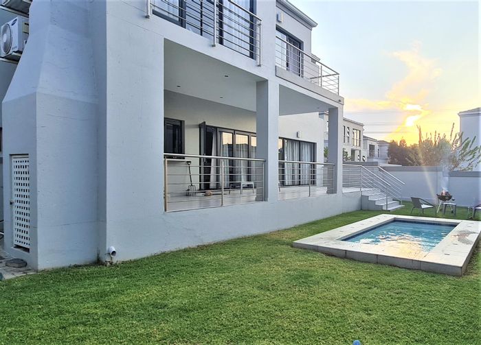 Lonehill House For Sale: 3 beds, pool, office, double garage, outdoor entertaining.