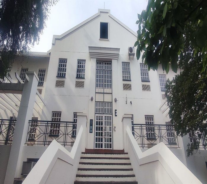 To Rent: Office in Parktown North with 24hr security, parking, and flexible TI.