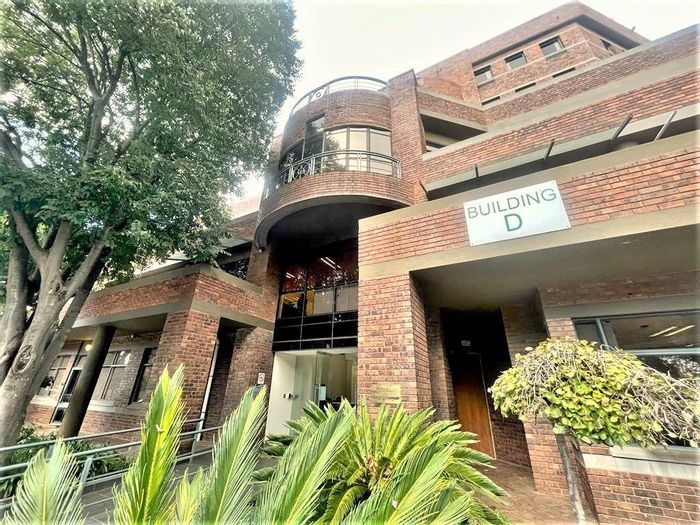 Parktown Office To Rent: 163m2, benefits, security, parking, and transport access.