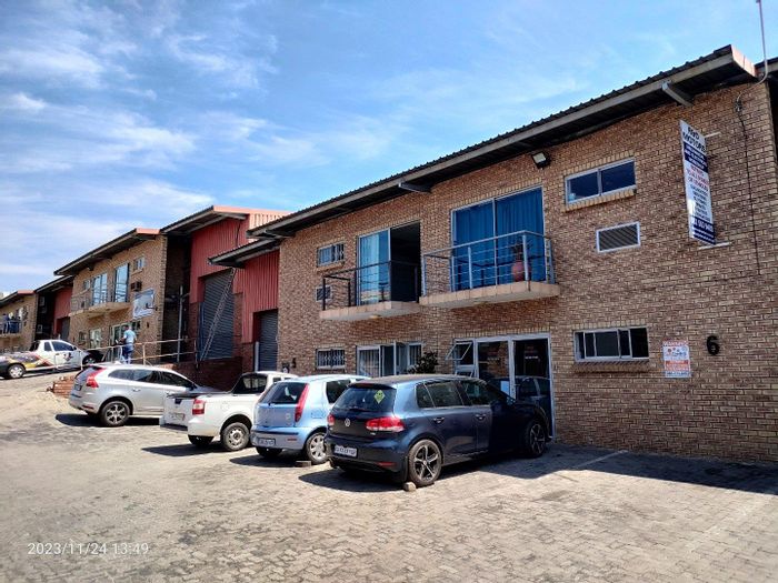 Industrial unit to rent in North Riding with secure access and ample power.