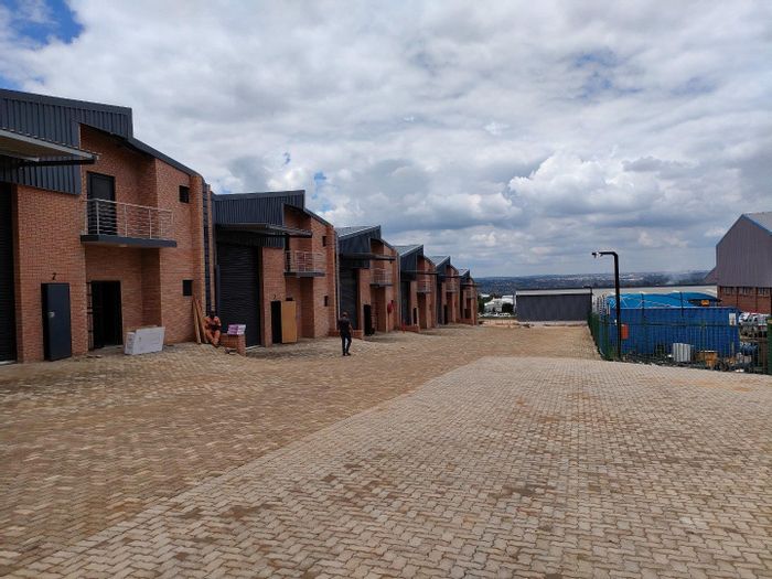 Industrial mini-unit in Kya Sands, to rent, with gated security and yard access.
