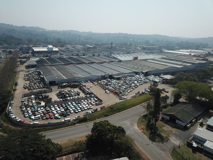 Industrial warehouse for rent in New Germany: 2000-4000m², multiple roller doors.